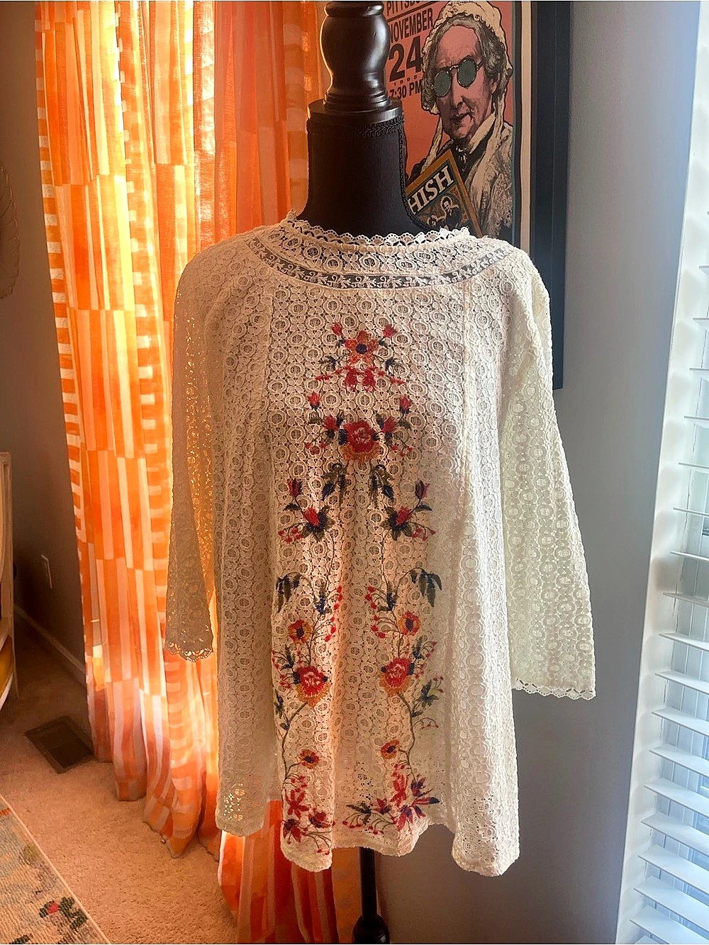 Umgee Floral Lace Tunic White & Red Large Like New